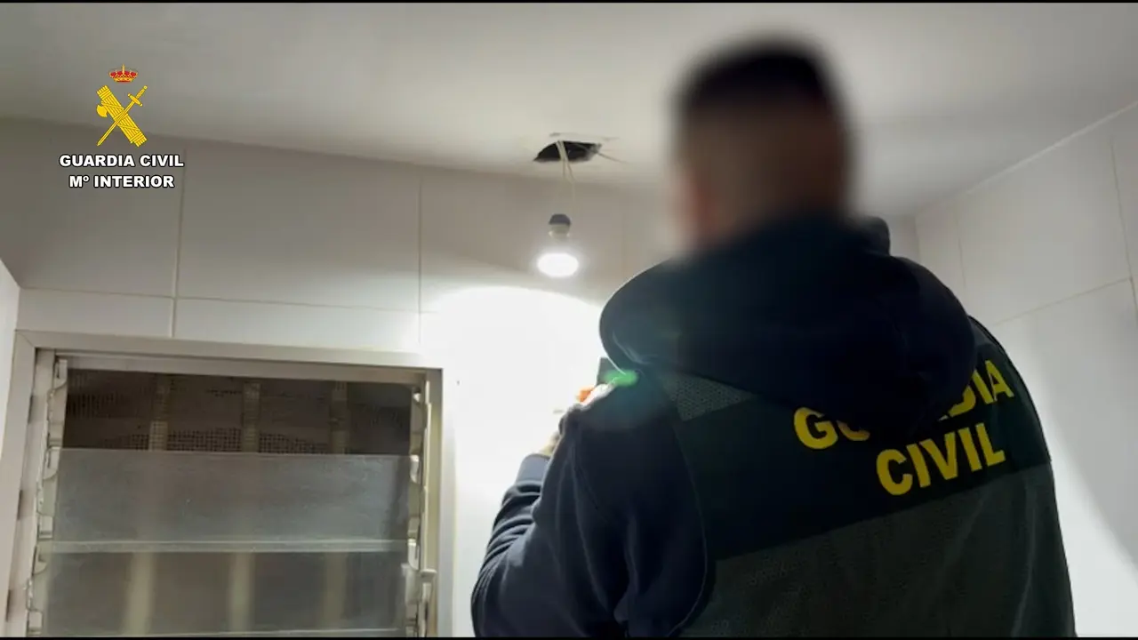 La Guardia Civil detiene al responsable de un bar por instalar c&aacute;maras ocultas. | Europa Press.