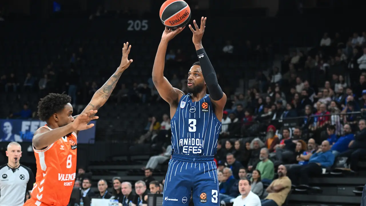 Efes-Valencia Basket | @AnadoluEfesSK / X