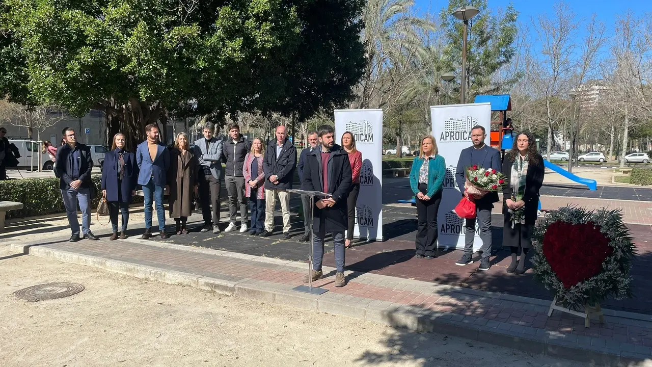 Imagen del acto conmemorativo del segundo aniversario del incendio del edificio de Campanar organizado por la Asociaci&oacute;n de Propietarios Afectados por el Incendio de Campanar (Aproicam) | EP