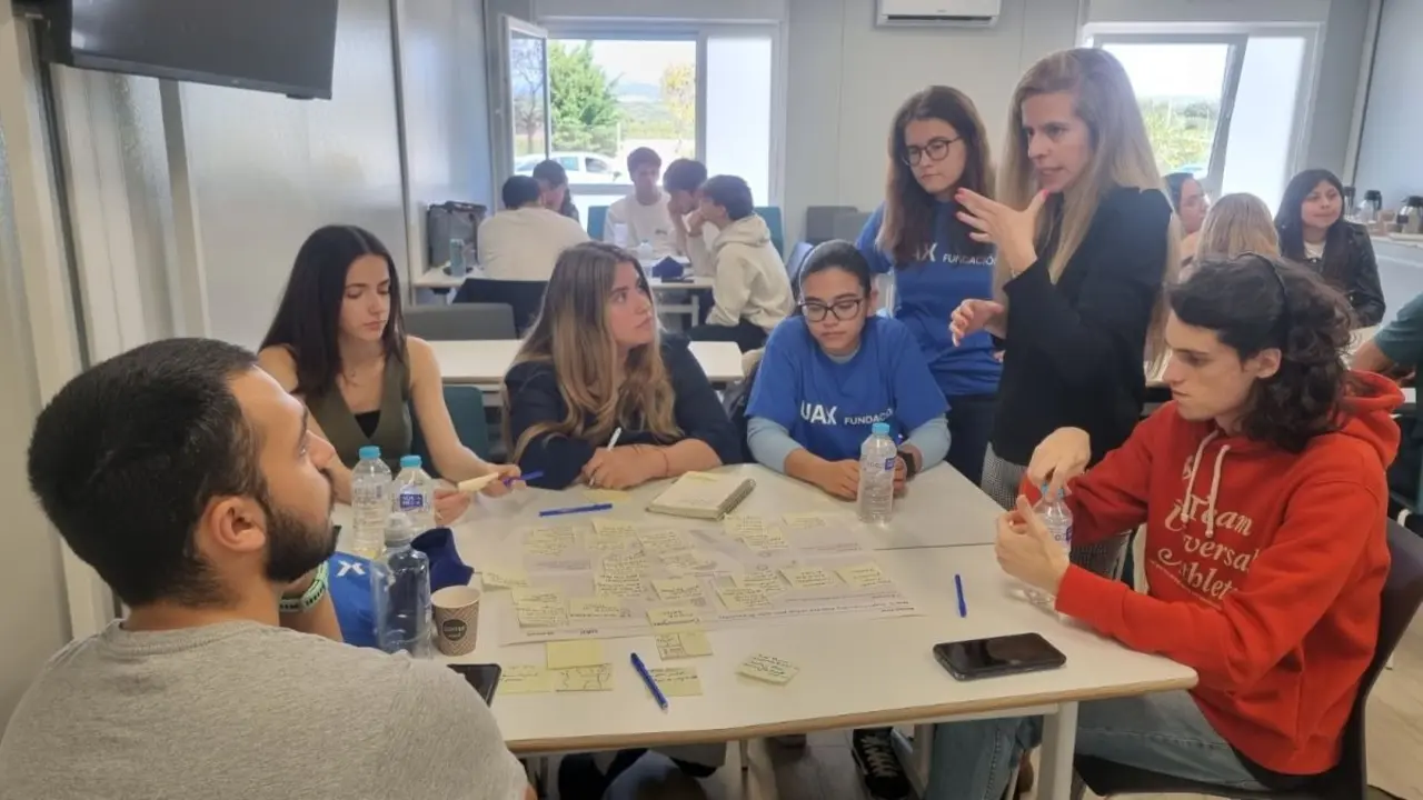 Estudiantes en una formaci&oacute;n | Foto de UAX