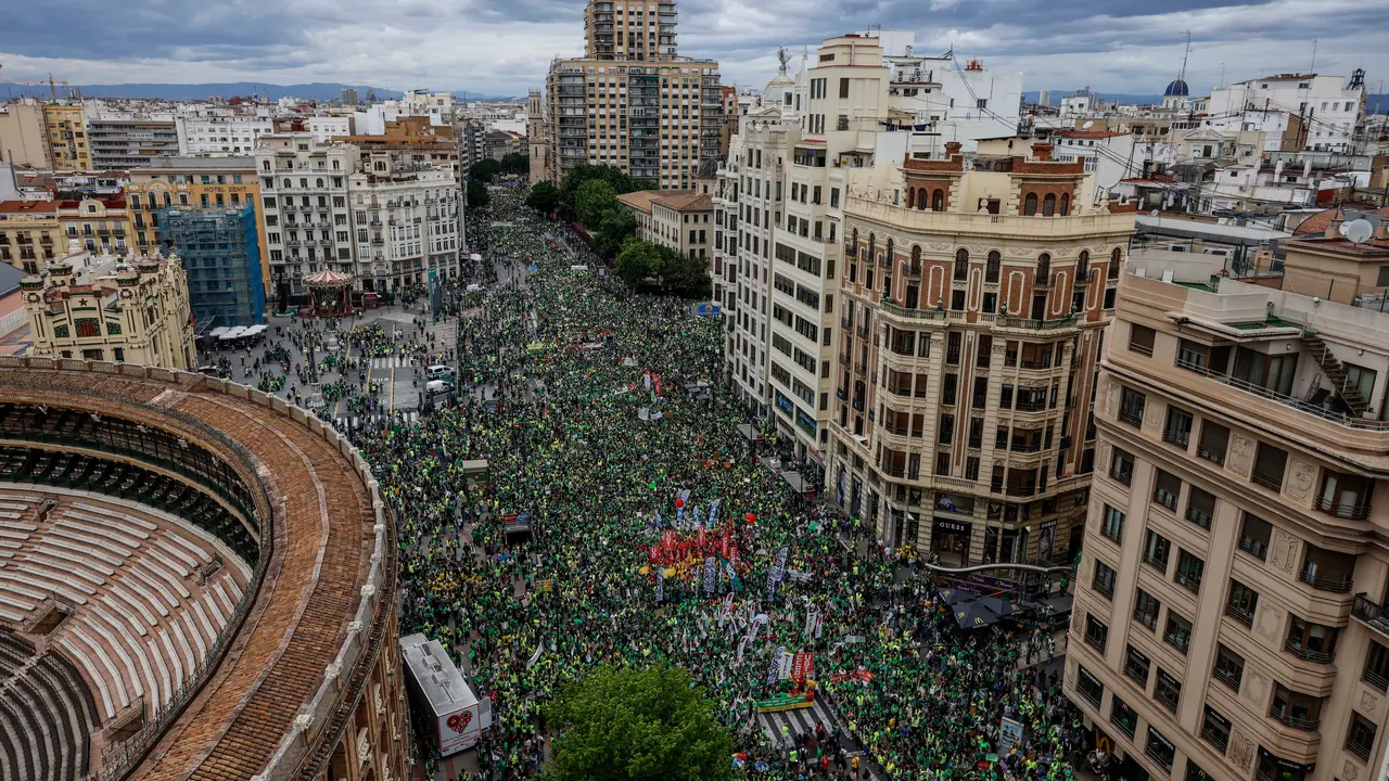 Nueva manifestaci&oacute;n por la huelga indefinida en la educaci&oacute;n p&uacute;blica no universitaria en la Comunitat Valenciana. | Europa Press.