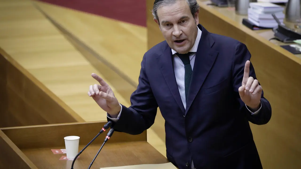 El s&iacute;ndic del PP en Les Corts, Nando Pastor, en el pleno de este mi&eacute;rcoles | JOS&Eacute; CU&Eacute;LLAR / CORTS VALENCIANES