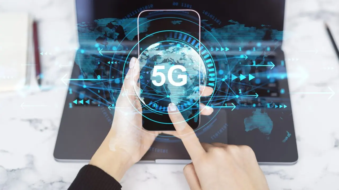 Recreaci&oacute;n 5G | Foto de 123RF/peshkov